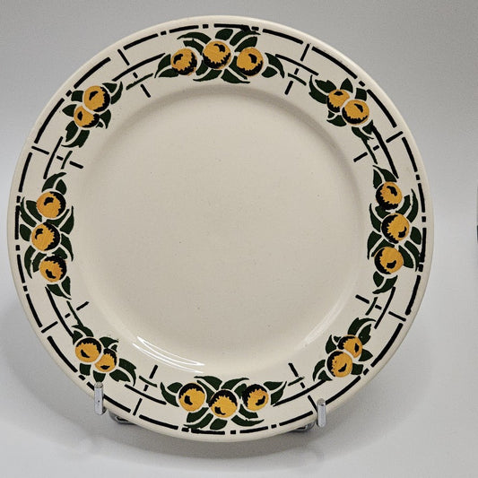 Assiette plate en faïence Art Déco ENNEGÉ modèle "Normandie" Nouvelles Galeries

Parfaite pour une table colorée, à l'extérieur comme à l'intérieur, cette assiette en excellent état, égayera vos déjeuners en toute saison.