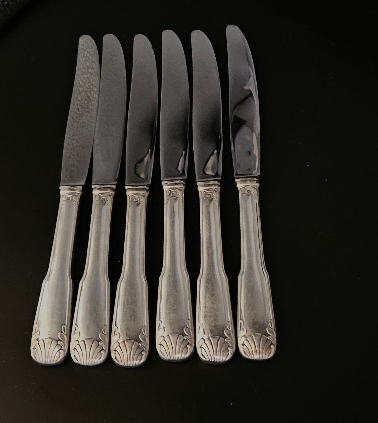6 COUTEAUX À FROMAGE MODÈLE COQUILLE EN MÉTAL ARGENTÉ Ref 00181
