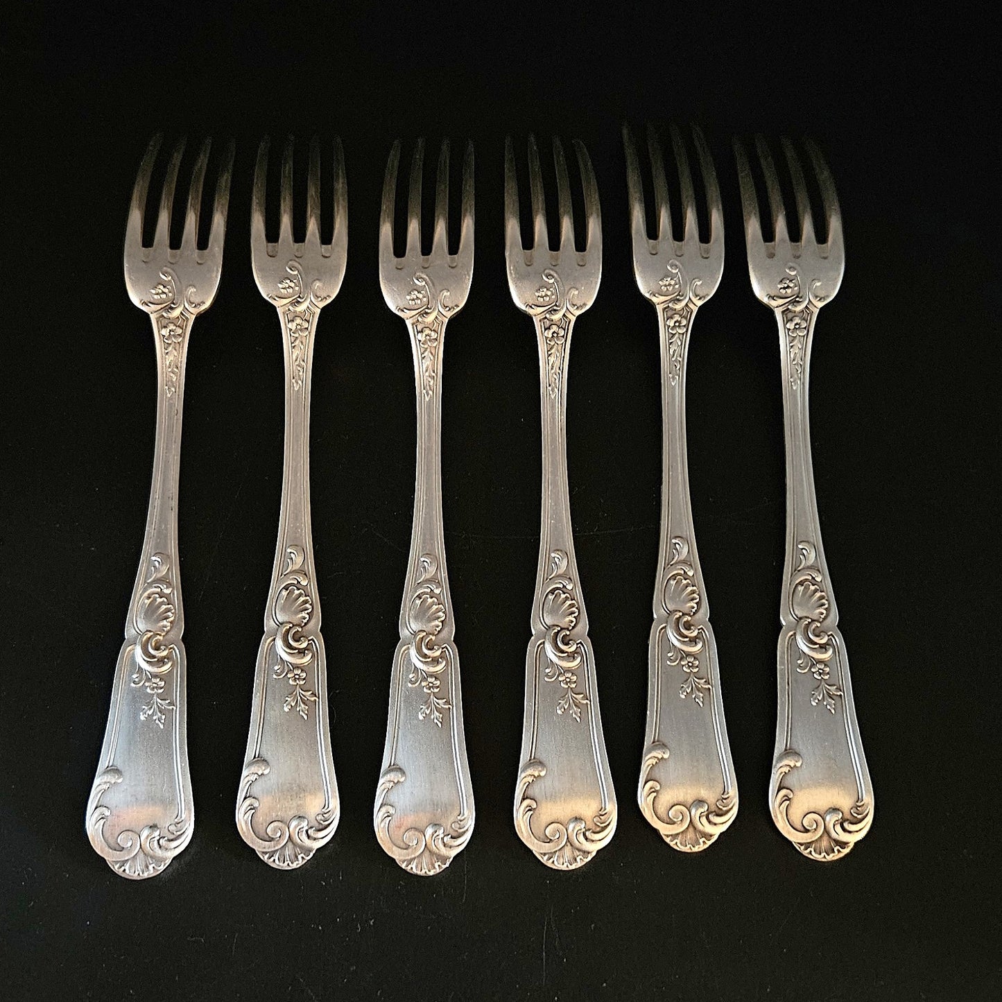 6 FOURCHETTES STYLE LOUIS XV EN MÉTAL ARGENTÉ Ref : 00195