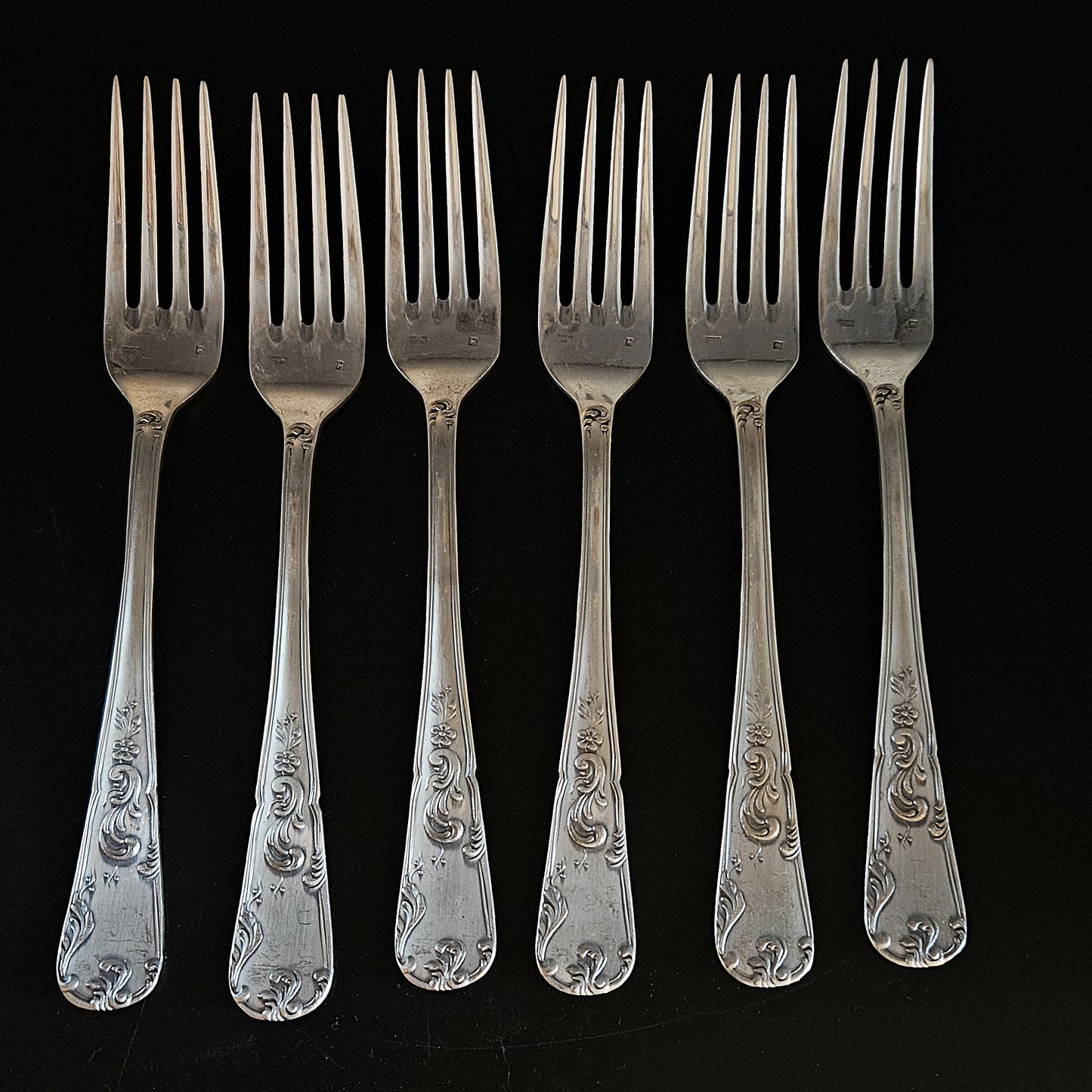 6 FOURCHETTES FRIONNET FRANÇOIS STYLE LOUIS XV EN MÉTAL ARGENTÉ Ref : 00196
