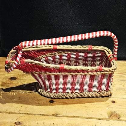 Porte-bouteille osier scoubidou rouge blanc vue de dessus