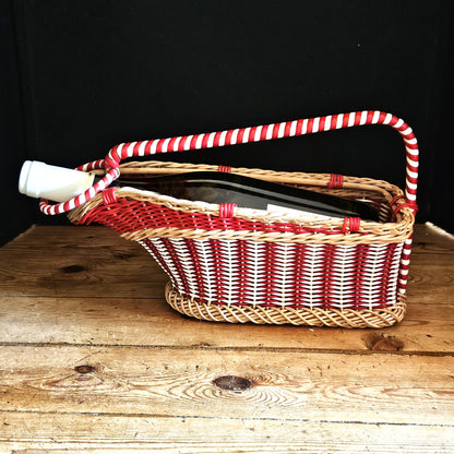 Porte-bouteille osier scoubidou rouge blanc avec bouteille