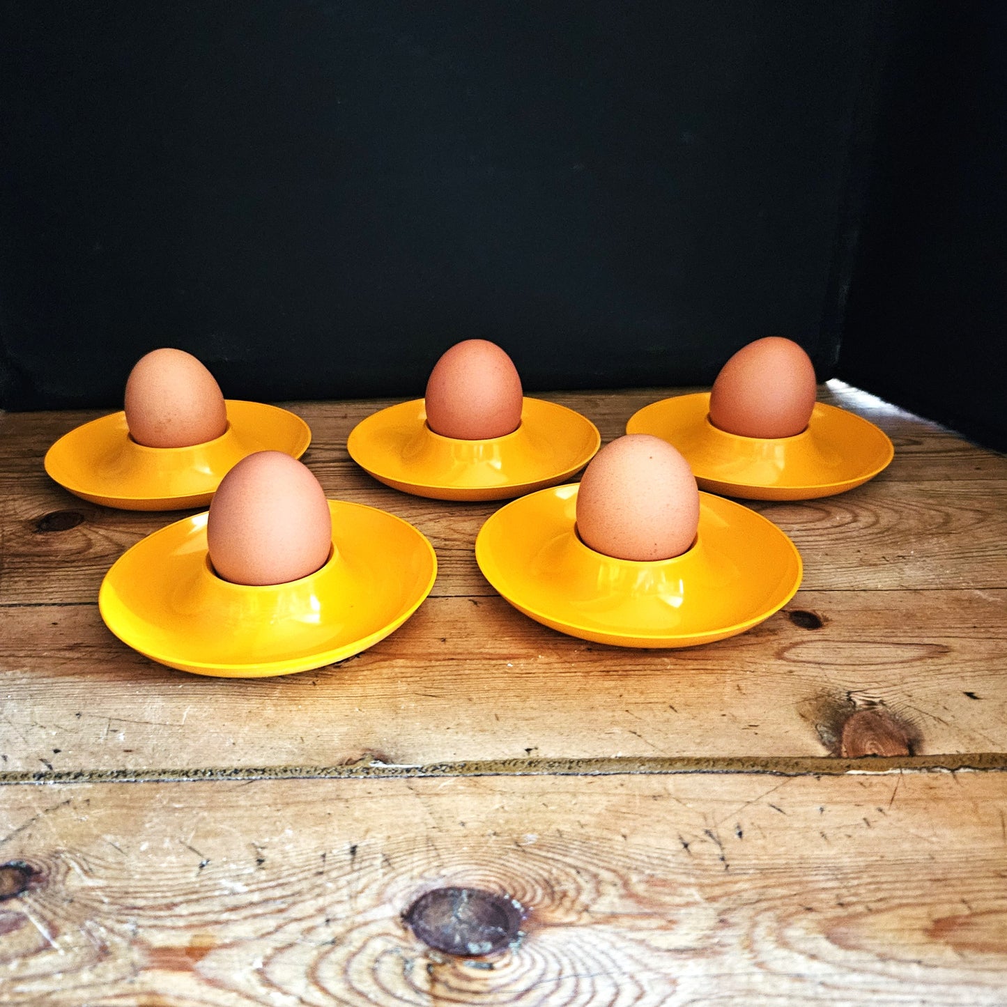 Lot 5 coquetiers plastique orange Made in France avec œufs