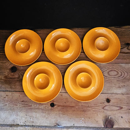 Lot 5 coquetiers plastique orange Made in France vue de dessous