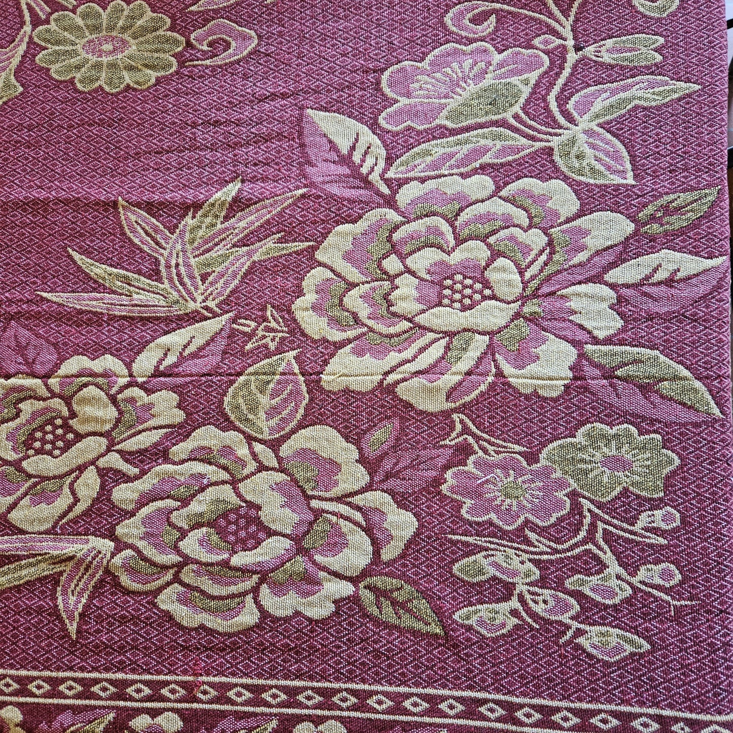 GRAND TAPIS DE TABLE / JETÉ CANAPÉ DOUBLE FACE EN CAMAÏEU ROSE ET BEIGE Ref / 00256