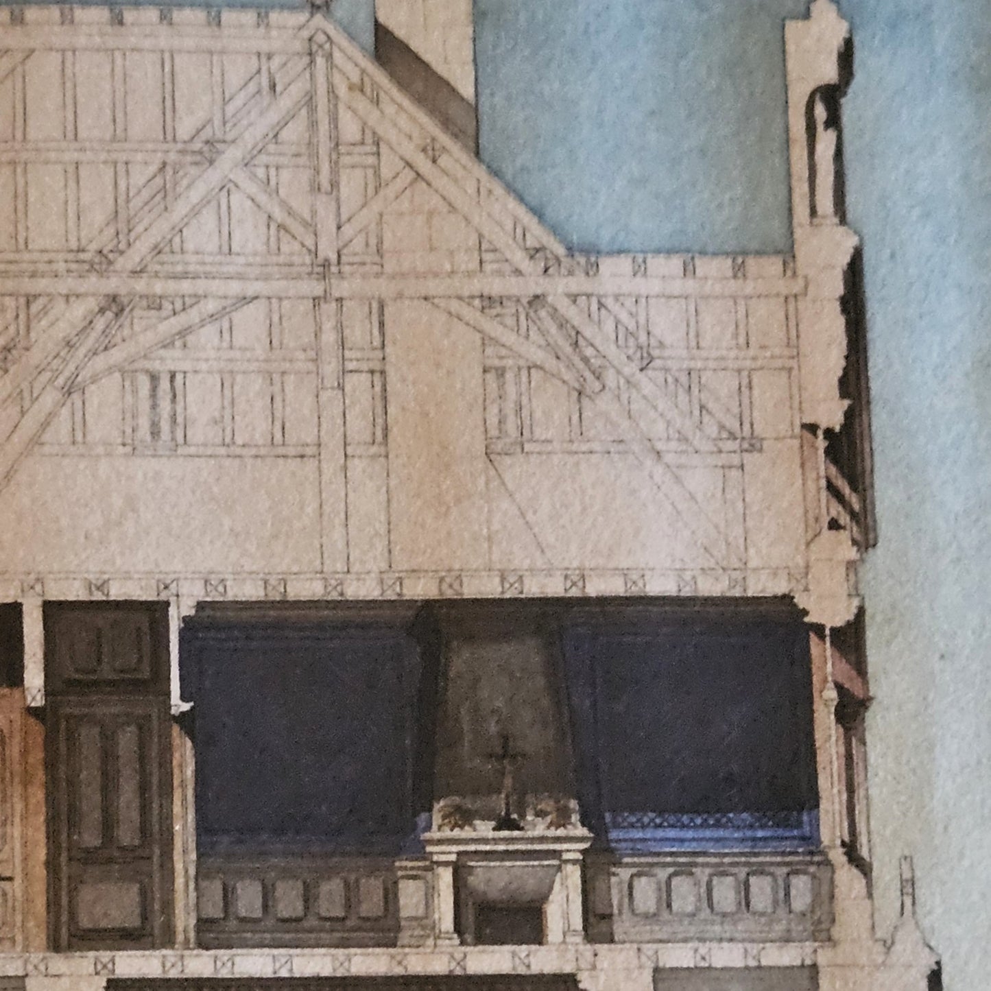 Détail de l'aquarelle de Paul Friesé, montrant la charpente apparente en bois à fermes triangulées de l'aile gauche de l'édifice éclectique, avec la salle intérieure à lambris bleu nuit, cheminée monumentale à fronton et statuette, et plafond à caissons bleu et or, rendu à l'aquarelle et à l'encre.