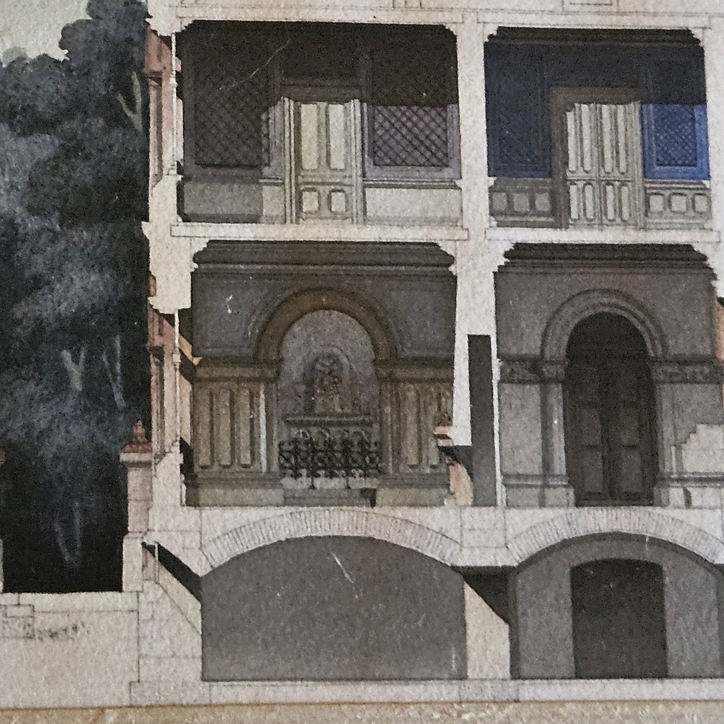 Détail de l'aquarelle de Paul Friesé, montrant les niveaux intermédiaire et inférieur du corps principal de la villa bourgeoise en coupe : deux salles à treillis doré et panneaux bleus au premier étage, rendu à l'aquarelle et à l'encre polychrome.