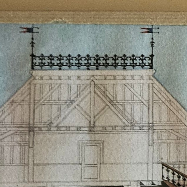 Détail de l'aquarelle de Paul Friesé, montrant la charpente apparente en bois à fermes triangulées du niveau supérieur de la villa bourgeoise, avec la balustrade en fer forgé à fleurs de lys et deux girouettes en fanion au faîtage, sur fond de ciel gris-bleu au lavis, rendu à l'encre noire avec une grande précision technique.