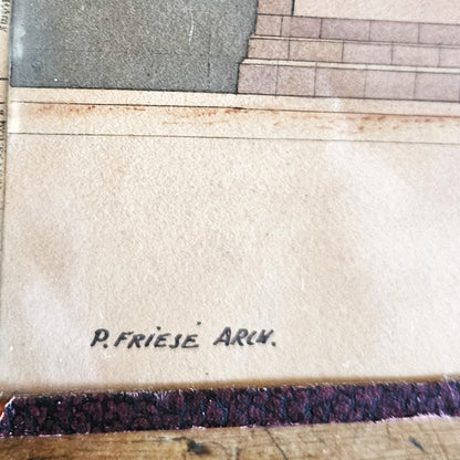 Gros plan sur la signature manuscrite « P. FRIESE ARCH. » inscrite en bas à gauche de l'aquarelle, sur le bord blanc du papier vergé, dans un cadre en papier texturé brun foncé, posée sur un parquet en bois brut.