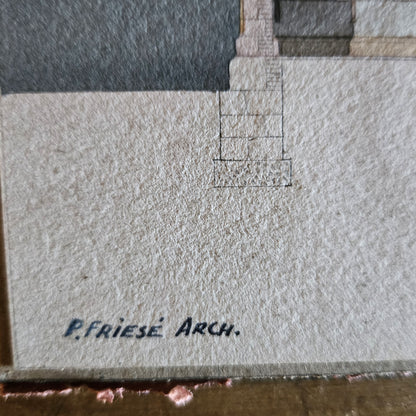 Gros plan sur la signature manuscrite « P. FRIESÉ ARCH. » inscrite en bas à gauche de l'aquarelle, à l'encre noire sur le papier vergé texturé beige.